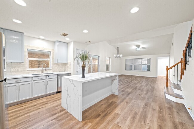 Building Photo - 16530 Bristle Creek Dr