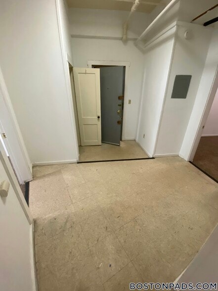 Building Photo - 137 Park Dr