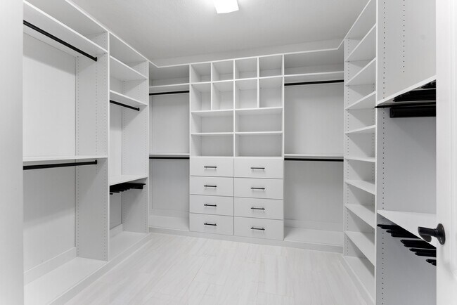 Building Photo - 8422 Misty Mountain Trail Ln