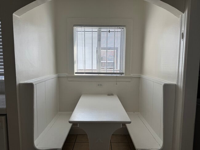 Building Photo - 2833 Somerset Dr