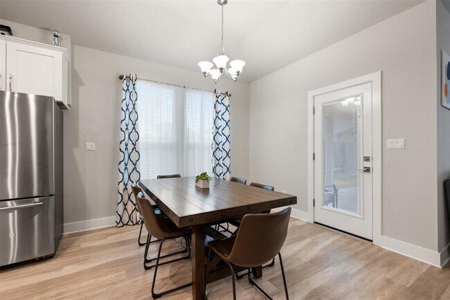 Building Photo - 2212 Prairie Oaks Dr