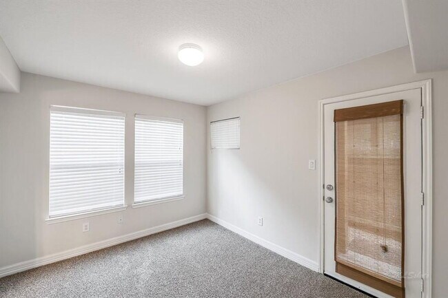 Building Photo - 126 Detering St