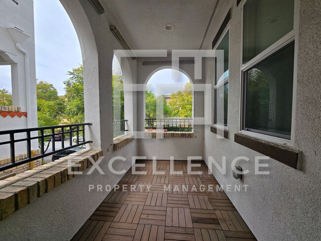 Building Photo - 3/3.5 Townhouse - One Bedroom is Full Stud...