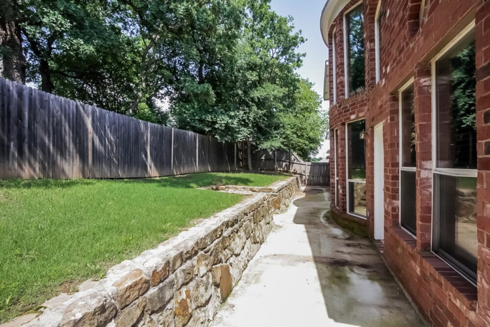 Building Photo - 3405 Marymount Dr