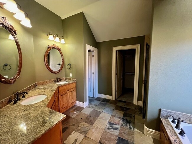 Building Photo - 1450 Whippoorwill Ln
