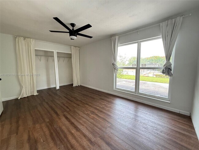 Building Photo - 8522 SW 103rd Ave