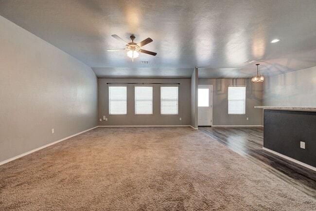 Building Photo - Gorgeous 4 Bed 2 Bath Home in Heart Of Mustang!!