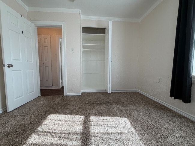 Building Photo - Room in Single Family Home on Hayes Ct