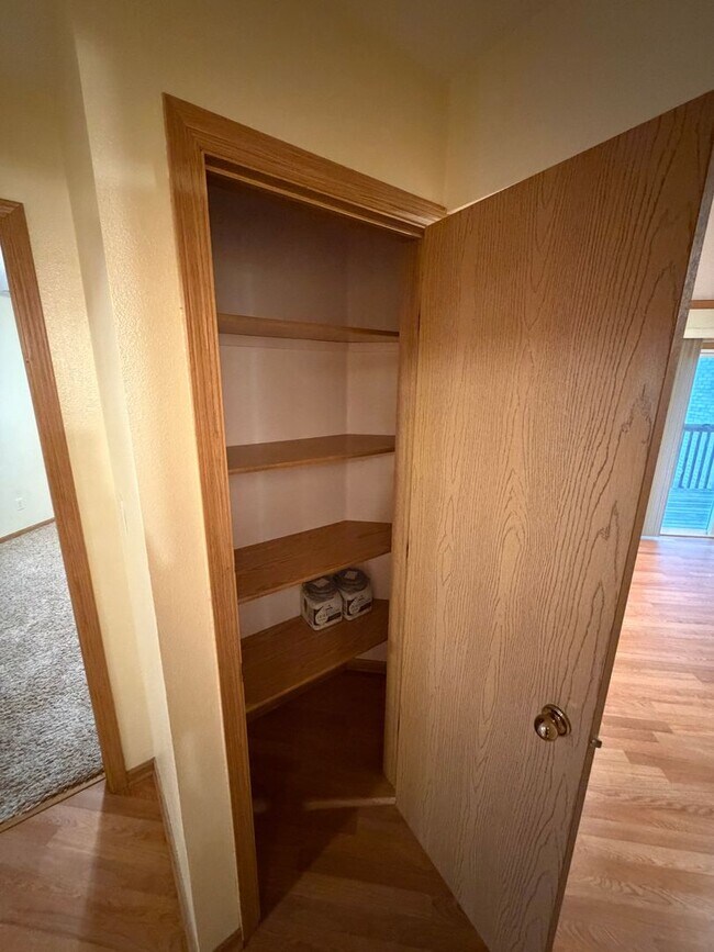 Building Photo - Condo For Rent!