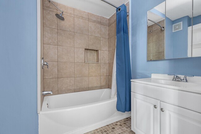 Building Photo - 1212 Carraway St