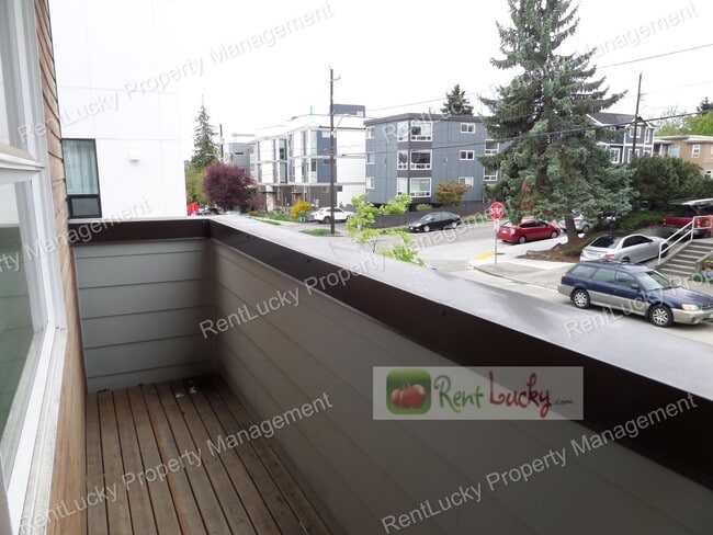 Building Photo - Stunning 4-Bedroom Newer Construction w/Huge VIEW Rooftop Deck in Fremont!!