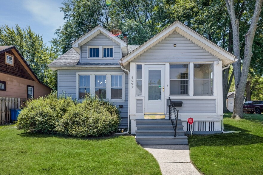Primary Photo - 4995 Anatole St