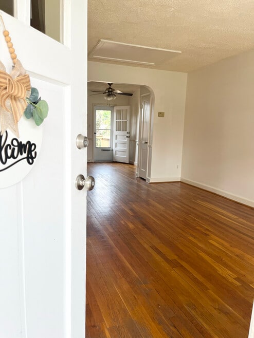 Building Photo - 906 Pine Heights Ave