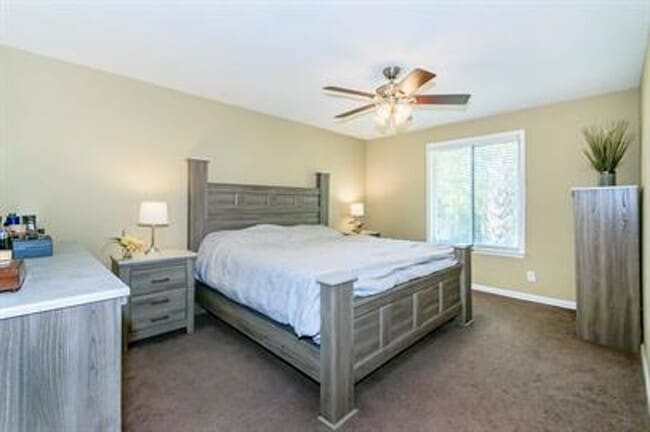 Building Photo - 2 Bed 1 Bath Duplex