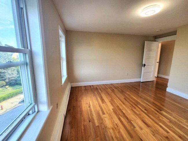 Building Photo - 5 Gleason St