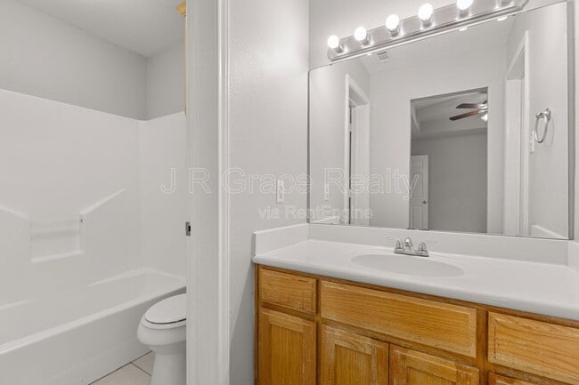 Building Photo - 10217 Hyacinth Ln