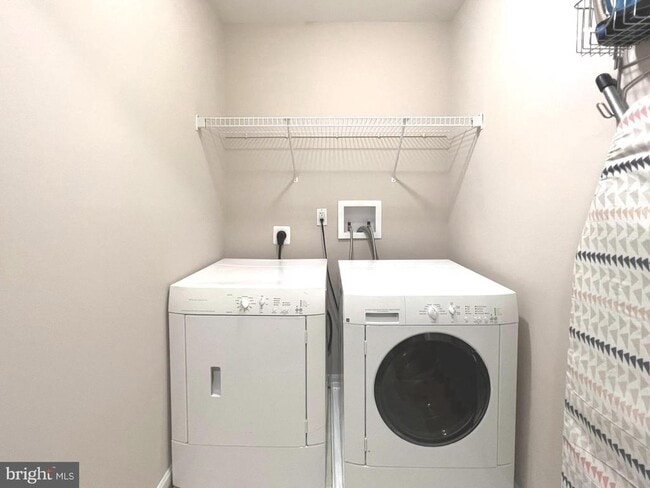 Building Photo - 2610 Streamview Dr