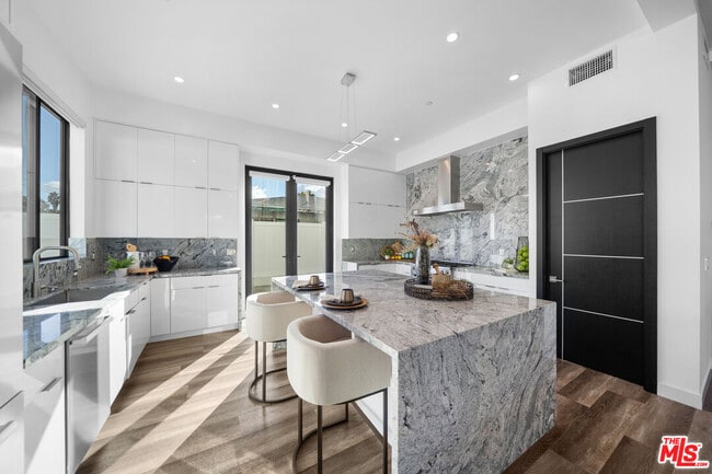 Building Photo - 5812 Willis Ave