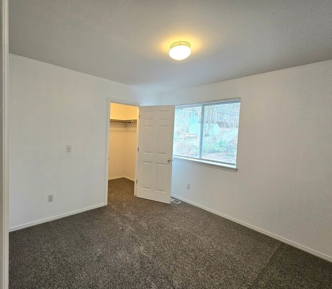 Building Photo - 3 Bedroom 2.5 Bath in Marysville