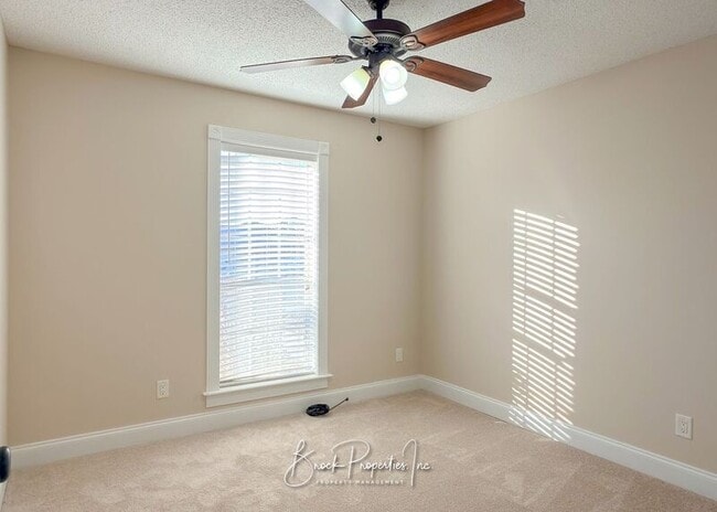 Building Photo - 7865 Apollo Dr