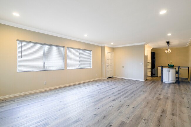 Building Photo - 5354 Lindley Ave