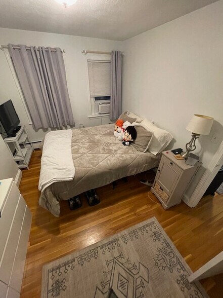 Building Photo - 132 Emerson St