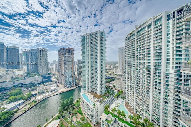 Building Photo - 350 S Miami Ave