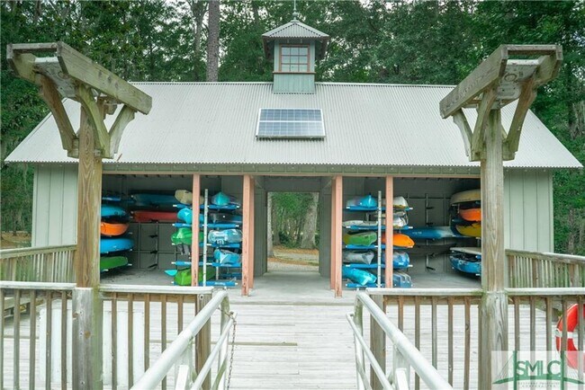 Building Photo - Charming Town Home Available