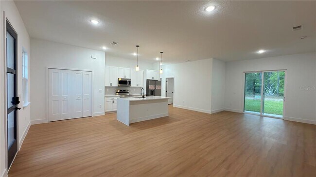 Building Photo - 7250 N Freeport Cir