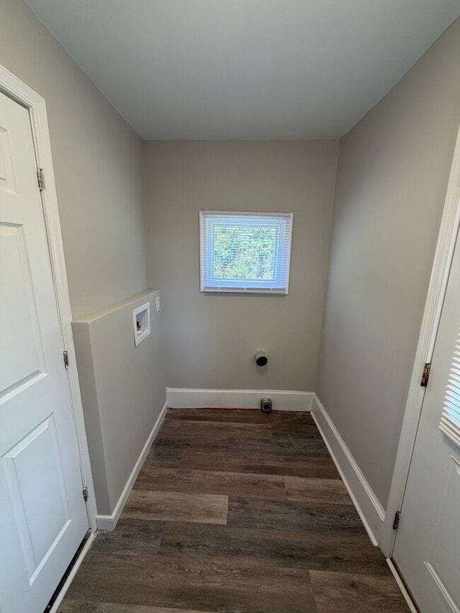 Building Photo - Charming 4bdrm/1.5bth Home Located in Richmond's North Highland Park w/Balcony!!