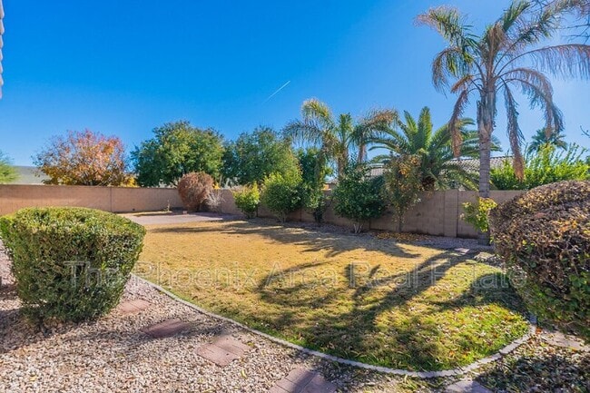 Building Photo - 2741 E Yellowstone Pl