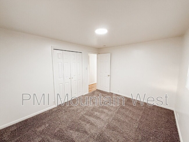 Building Photo - 698 Doren Dr