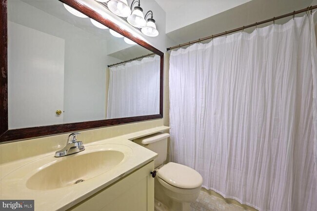 Building Photo - 103 Sequoia Ct