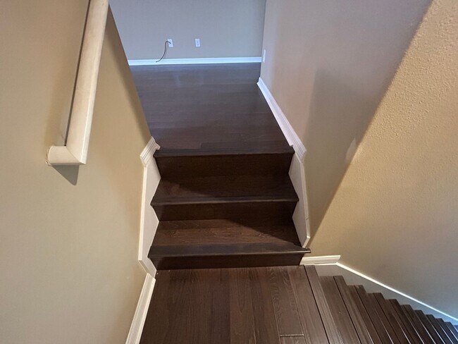 Building Photo - Available Mid May! Spacious 4/2 Single Fam...