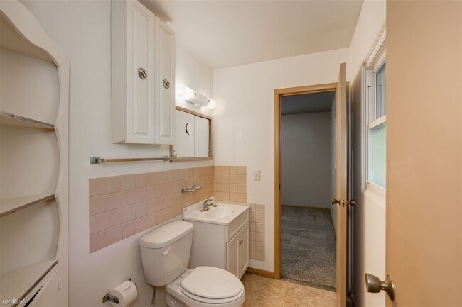 Building Photo - 3 br, 1.5 bath House - 321 Rowe Drive