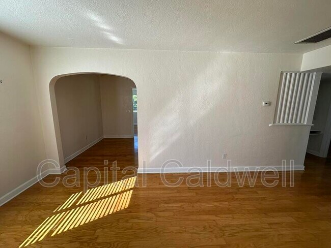 Building Photo - 18 N Meteor Ave