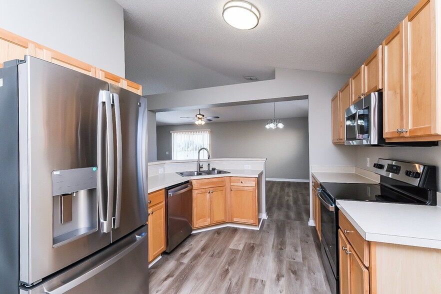 Building Photo - 12937 Lake Vista Dr