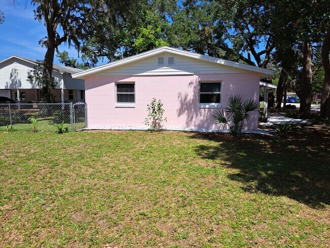 Building Photo - Charming 2-bedroom, 1-bath home