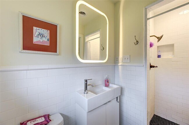 Building Photo - 3010 Conway St