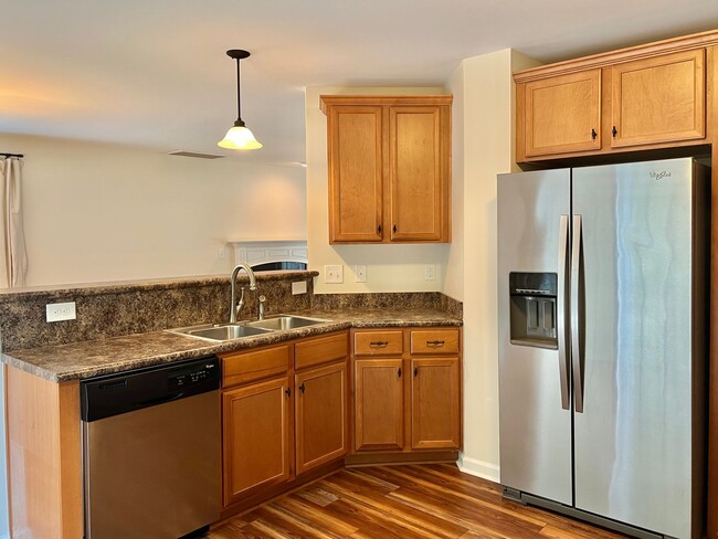 Building Photo - Sellhorn Heights Beauty, 4BR/2.5BA, Fenced...