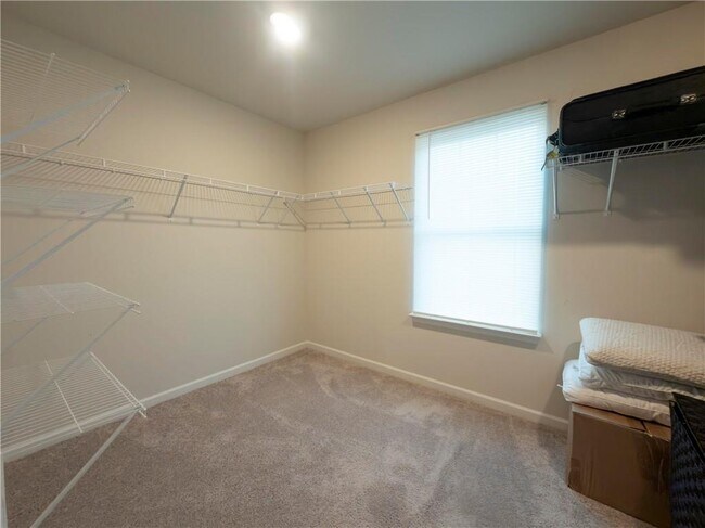 Building Photo - 6960 Newcastle Ct