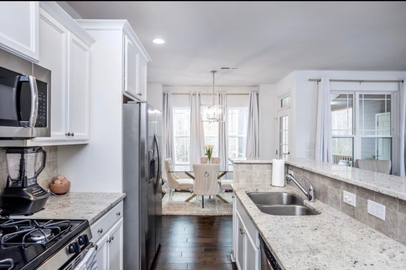 Building Photo - 264 Wembley Dr