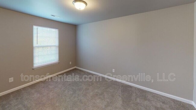 Building Photo - 433 Woodbark Ct