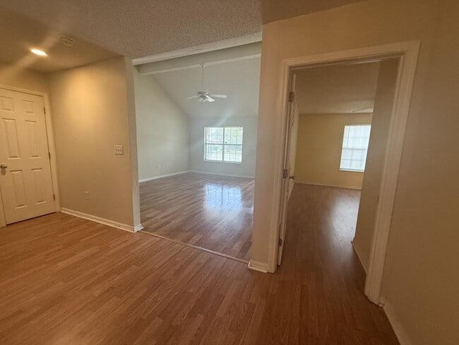 Building Photo - 535 N Forest Dr