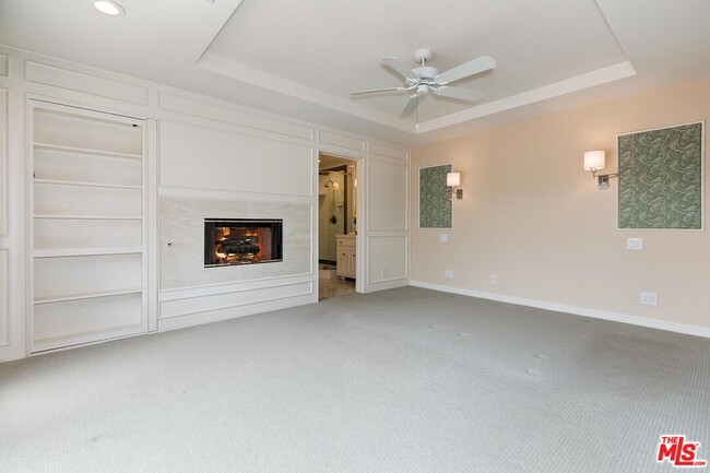 Building Photo - 4211 W Toluca Lake Ln