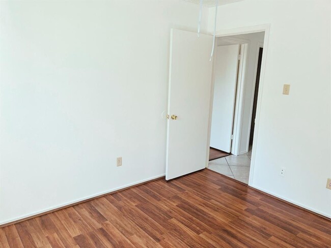 Building Photo - 10603 Village Trail Dr