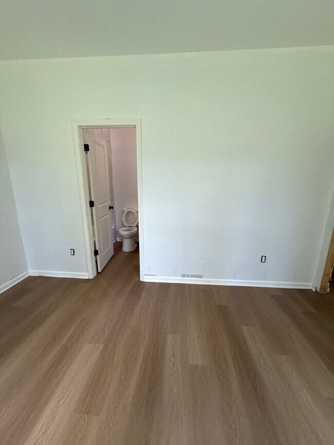 Building Photo - Fully Renovated Spacious 3BR in South Memphis – Section 8 Welcome