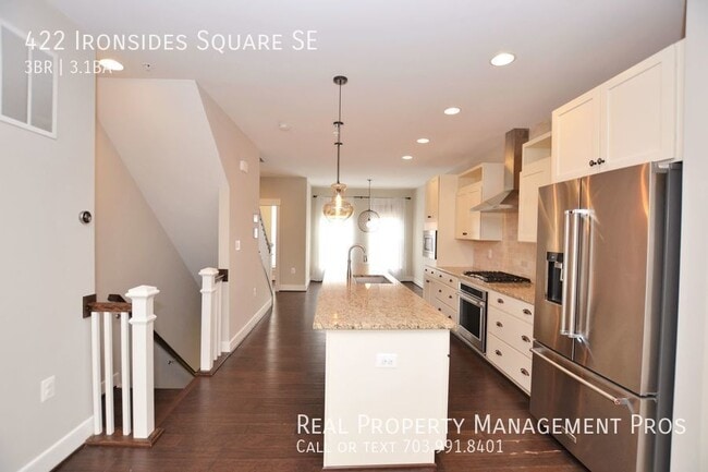 Building Photo - 422 Ironsides Square SE