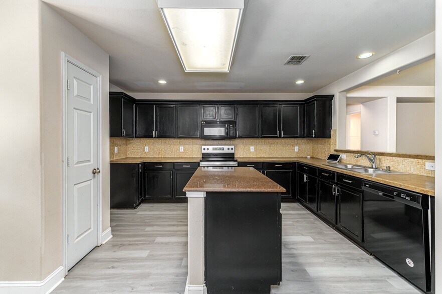Building Photo - 5946 Harbor Glen Dr