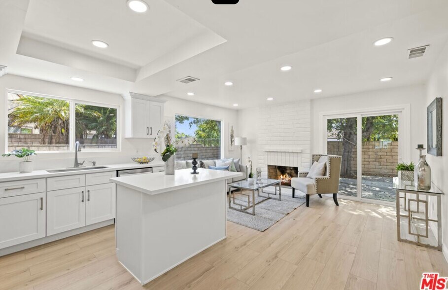 Building Photo - 13 Pepper Ct